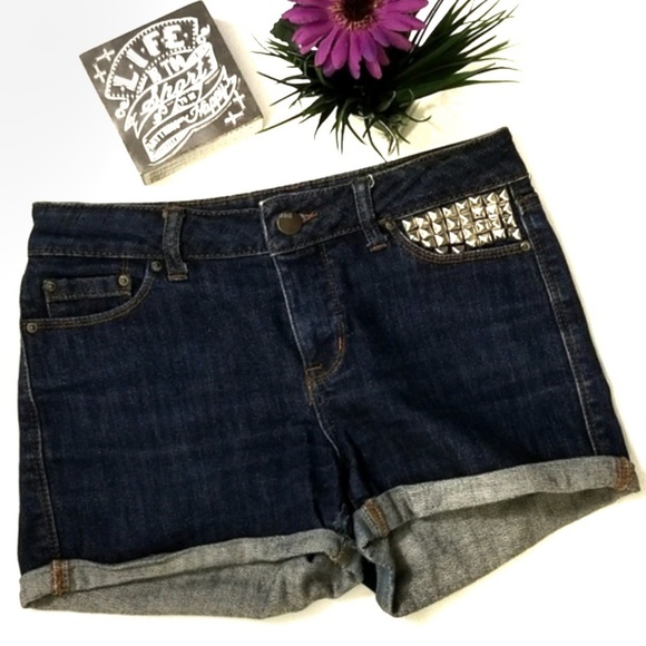 BDG ❤ Metal Studded Denim Cuffed Shorts Sz 4 - Picture 1 of 8